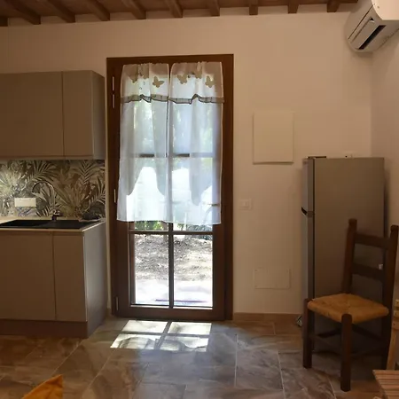 Lägenhet Elba Borgo Di Latrano
